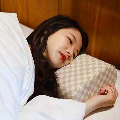 greysa格蕾莎隨身旅行小枕頭出差旅遊露營必備體積輕巧方便隨身攜帶布套設計簡約典雅品味