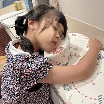 greysa格蕾莎月兒午安枕雲朵午睡墊組合最佳的小學課桌椅午睡枕