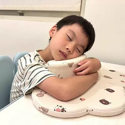 greysa格蕾莎月兒午安枕雲朵午睡墊組合最佳的小學課桌椅午睡枕