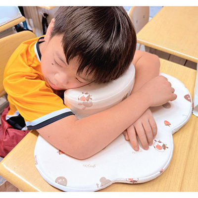 greysa格蕾莎月兒午安枕雲朵午睡墊組合最佳的小學課桌椅午睡枕