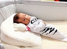 【推薦】告別媽媽手,寶寶不溢奶-Greysa格蕾莎【哺乳護嬰枕】+【母嬰專用仰角枕】幸福拔比媽咪寶寶孕期餵奶好幫手