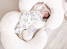 【推薦】發現這個不只是月亮枕、授乳枕三用護嬰枕!一回家的小嫩嬰,都睡在這個裡面