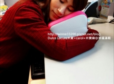 【推薦】【小物】GreySa格蕾莎:折疊式午睡枕♥吃飽不壓胃 手麻感bye~♥
