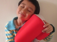 【推薦】【GreySa格蕾莎】折疊式午睡枕(熱情紅) - 多功能用途 換我想跟寶貝搶了